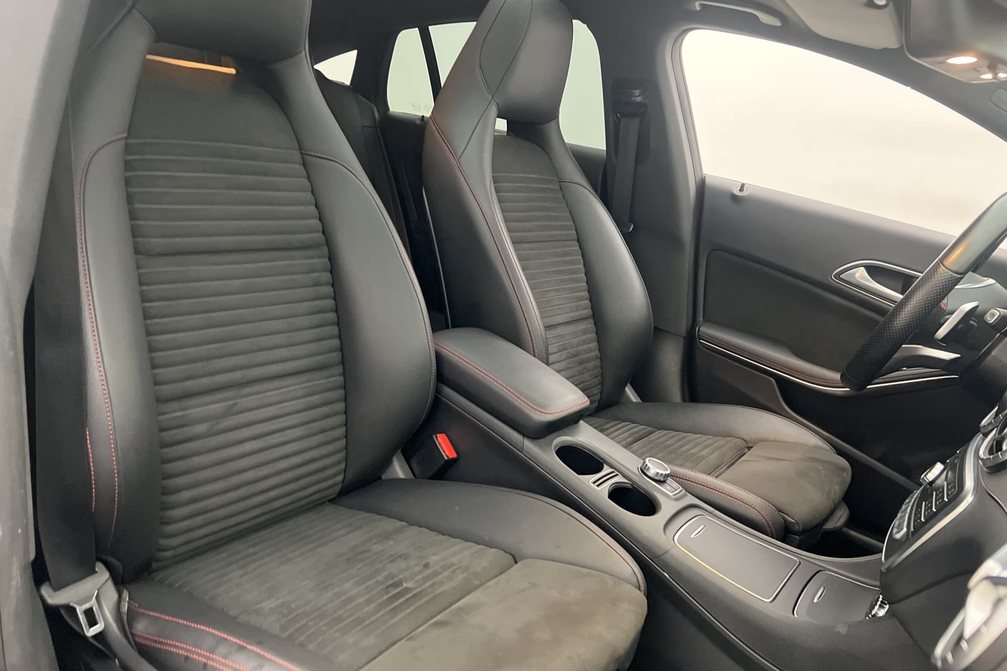 Mercedes-Benz CLA 180 d Shooting Brake AMG Panorama Kamera