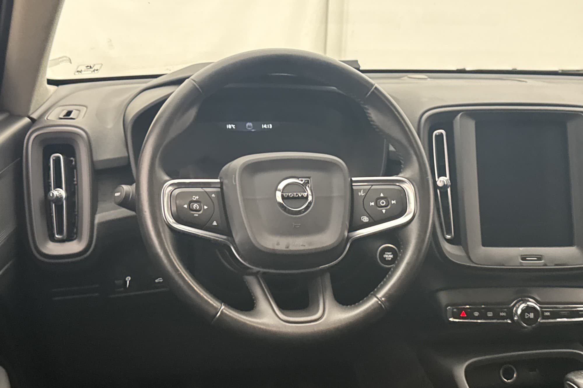 Volvo XC40 T3 163hk Kinetic VOC Värmare Navi   0,63L/mil