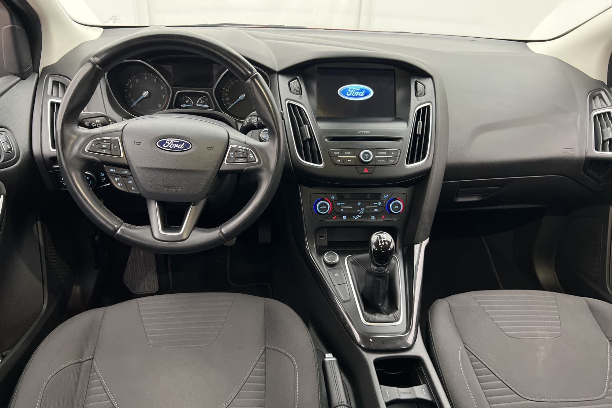 Ford Focus EcoBoost 100hk Android-Auto Sensorer Farthållare