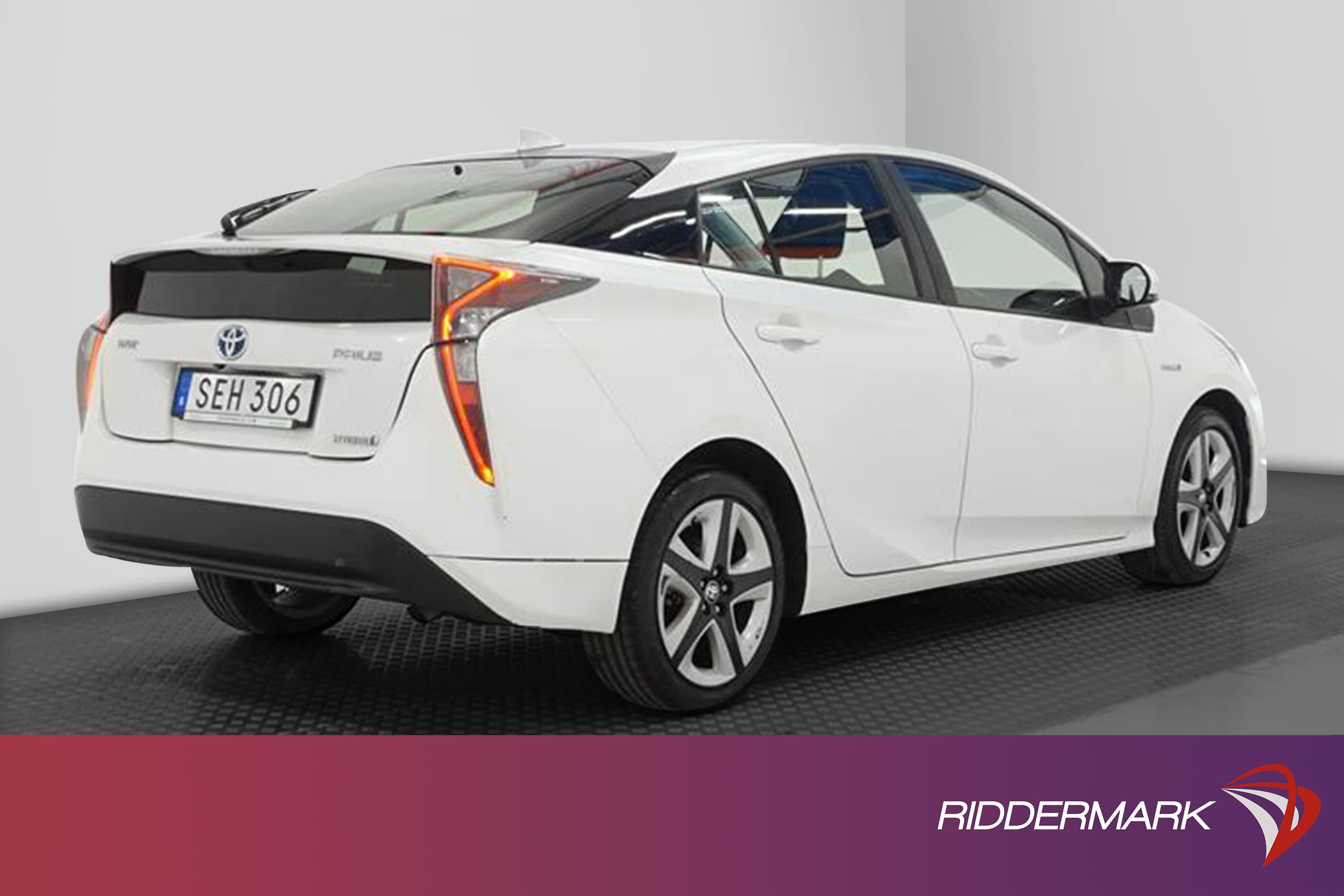 Toyota Prius 1.8 HSD 122hk Navi B-Kam Låg Skatt  0,33L/milexteriör