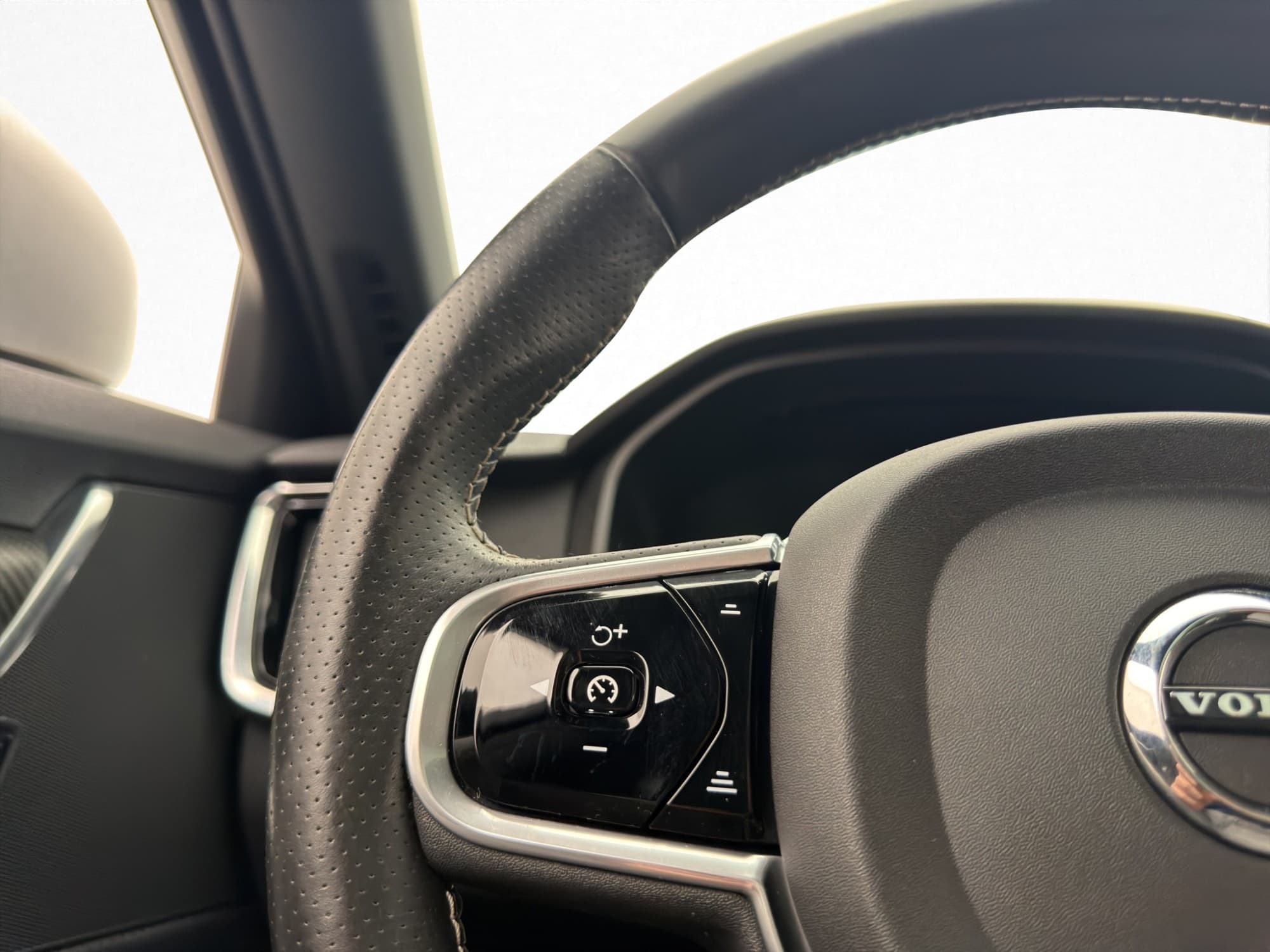 Volvo V90 D4 190hk AWD R-Design Pano Värmare Alcantara Navi