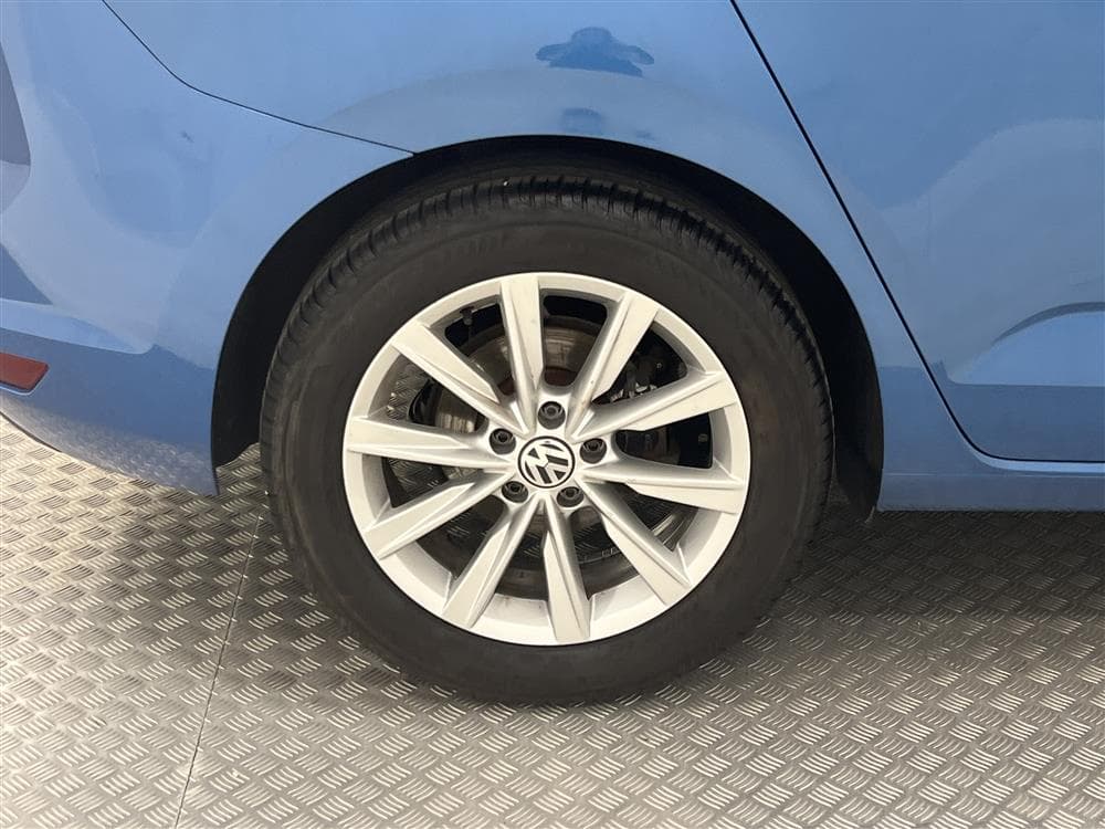 Volkswagen Touran 110hk 7-sits Backkamera Drag 2-Brukareinteriör