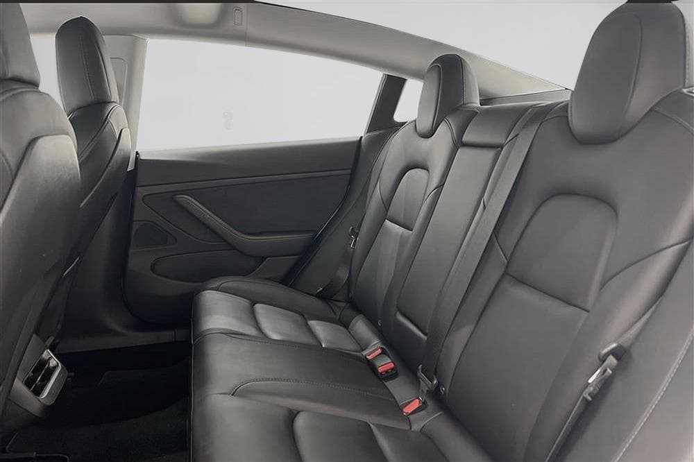 Tesla Model 3 Long Range AWD 440hk Svensksåld Premiuminteriör