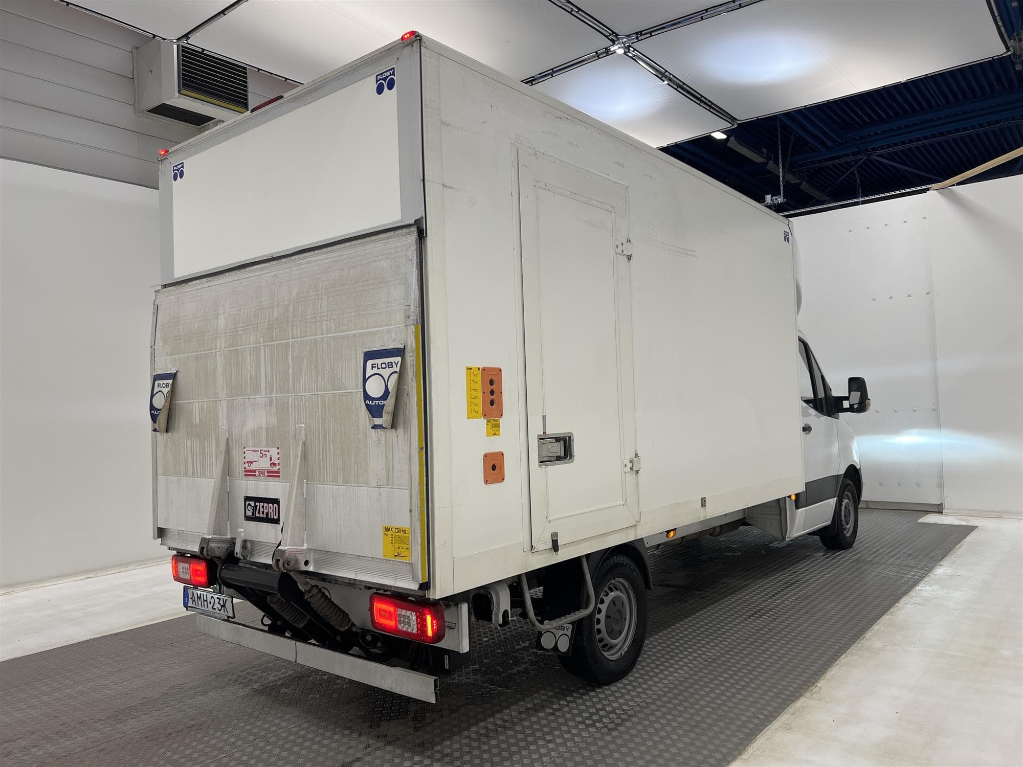 Mercedes-Benz Sprinter 316 Bakgavellyft Värmare Moms