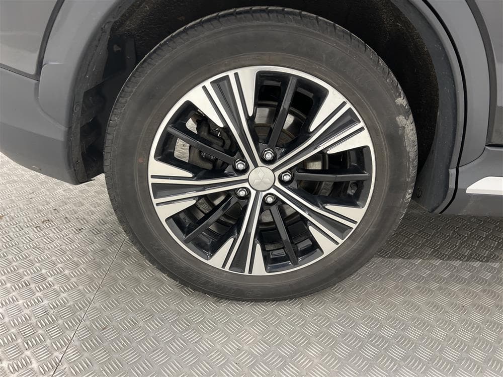 Mitsubishi Eclipse Cross 1.5 4WD 163hk HUD Pano 360° Värmare