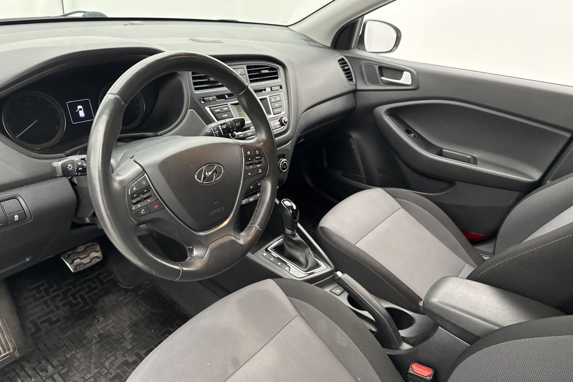 Hyundai i20 Active 1.4 101hk Premium P-sensorer Rattvärme