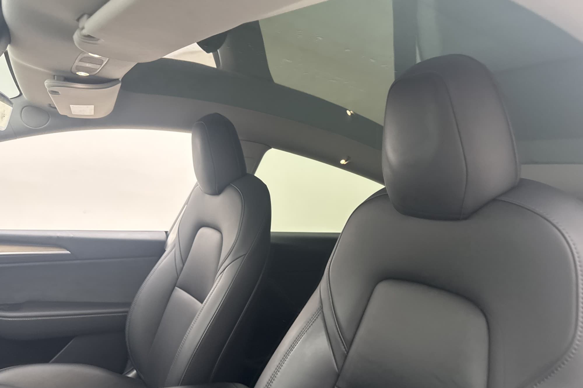 Tesla Model Y Long Range AWD Svensksåld AP MOMS