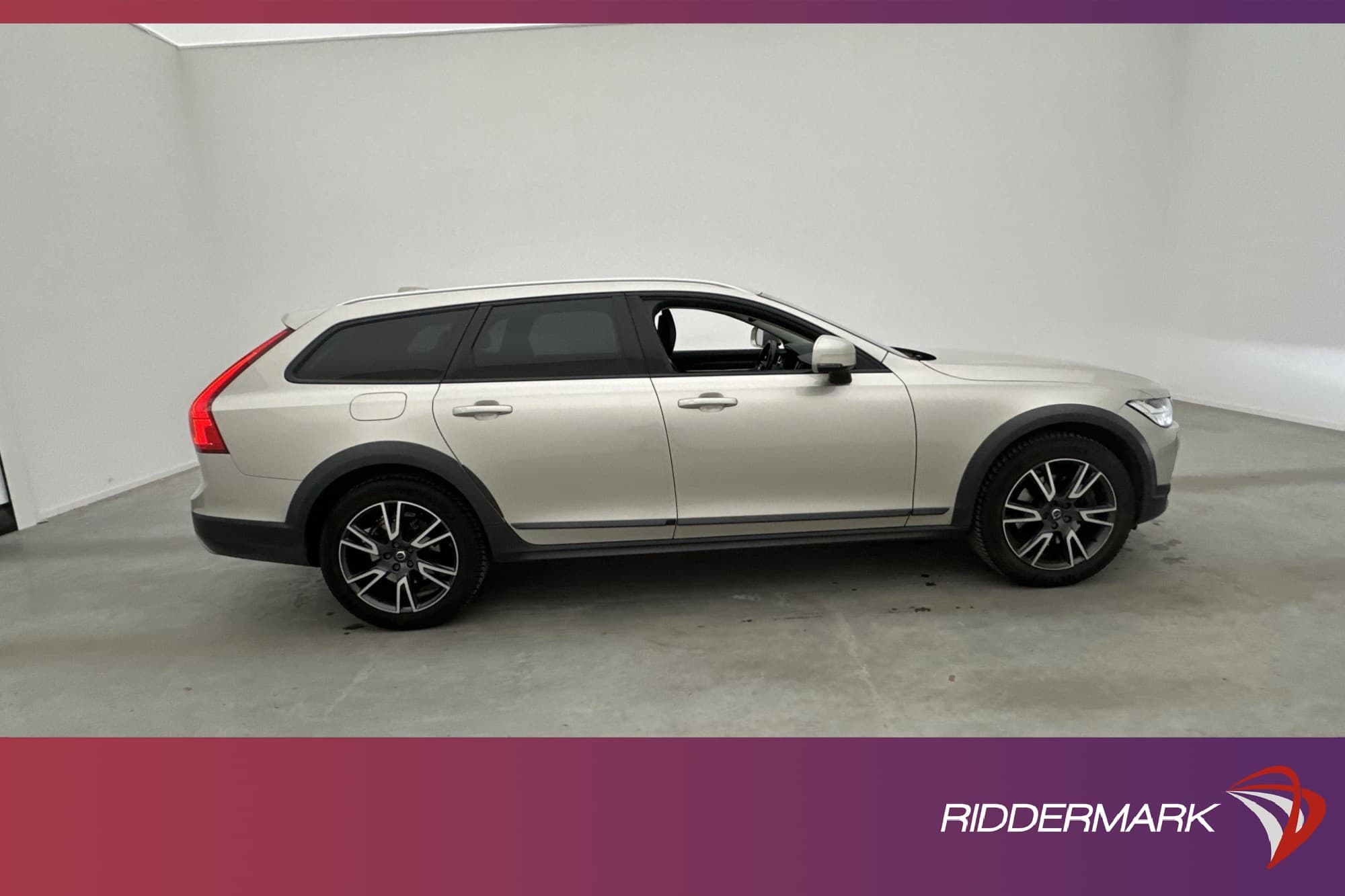 Volvo V90 Cross Country D4 AWD