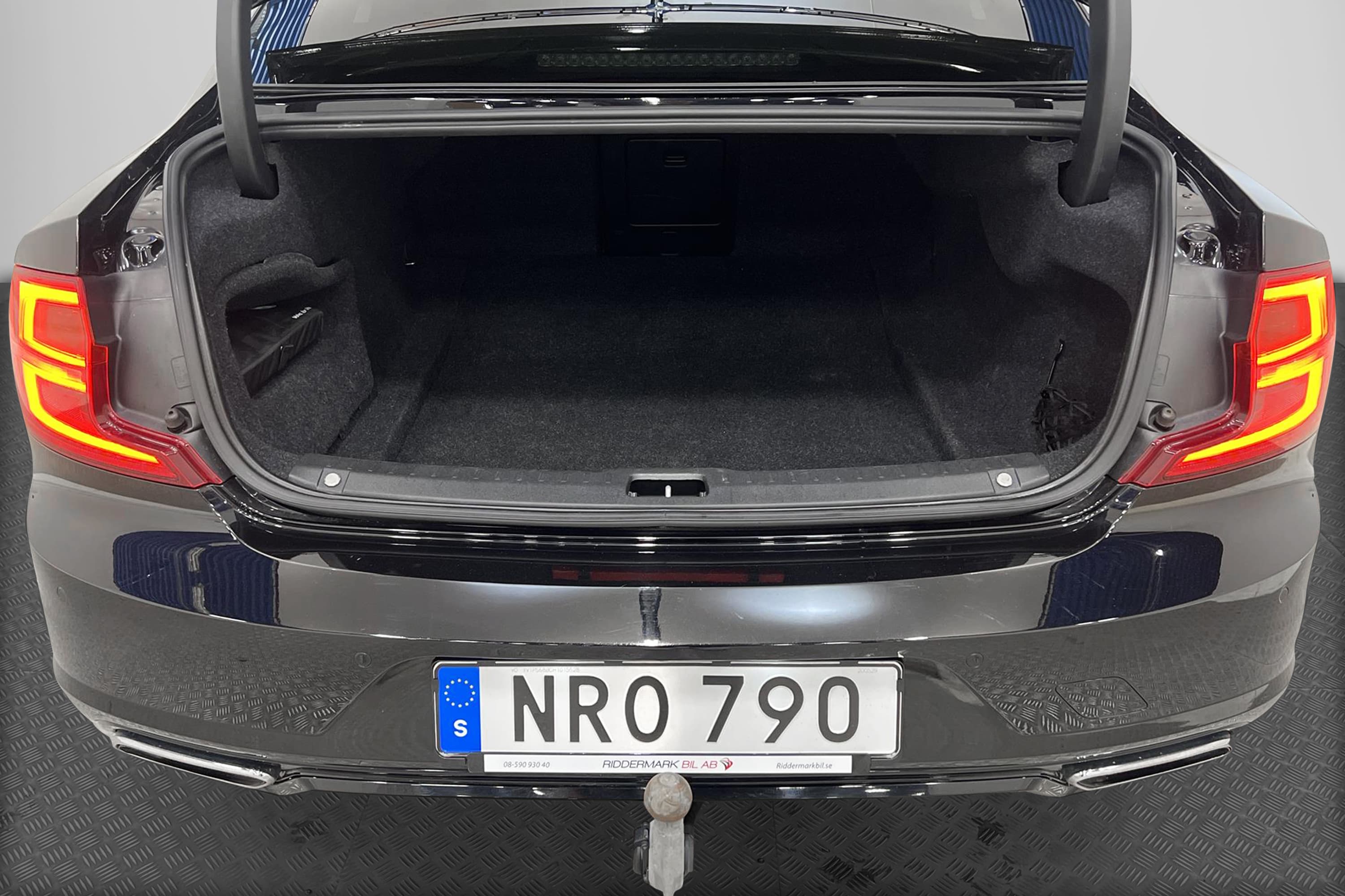 Volvo S90  D5 AWD  235hk R-Design VOC HUD Drag D-Värm Blis