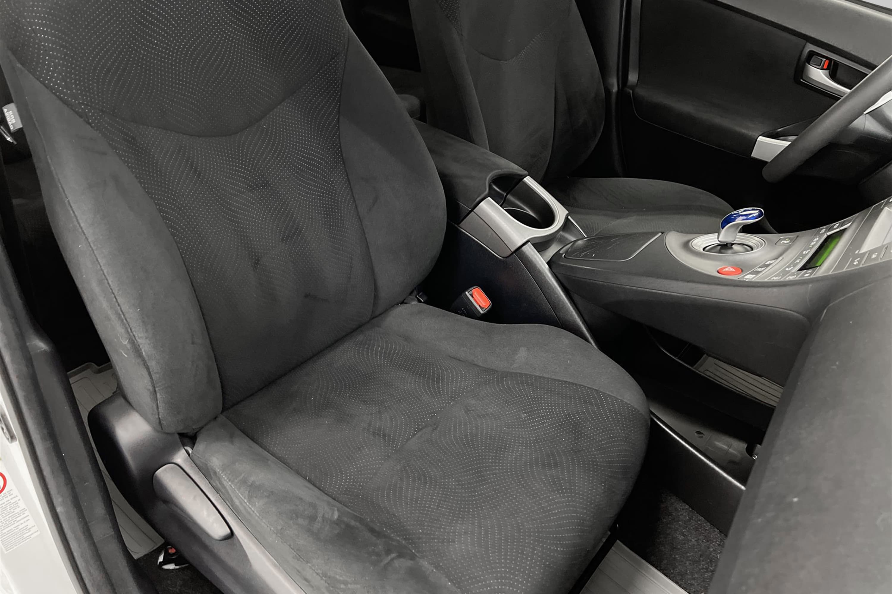 Toyota Prius Hybrid CVT 136hk B-Kamera 360kr Skatt 0,39L/mil