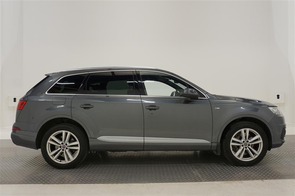 Audi Q7 TDI 272hk Quattro S-Line Cockpit Värmare BOSE 7-Sitsexteriör