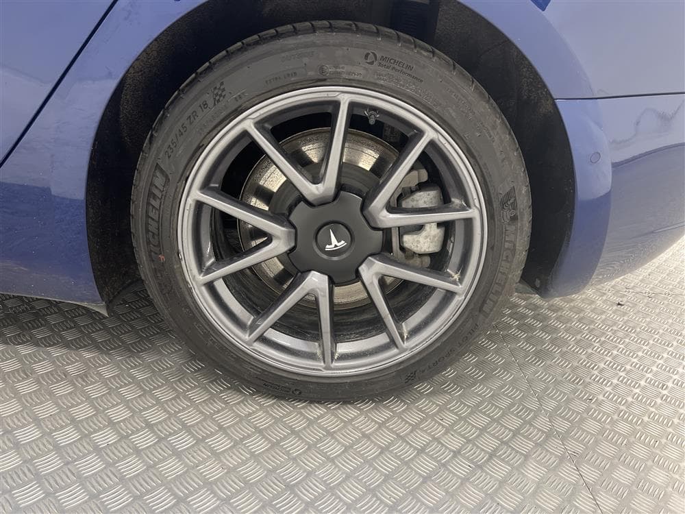 Tesla Model 3 Long Range AWD 440hk Drag Svensksåld Premiuminteriör