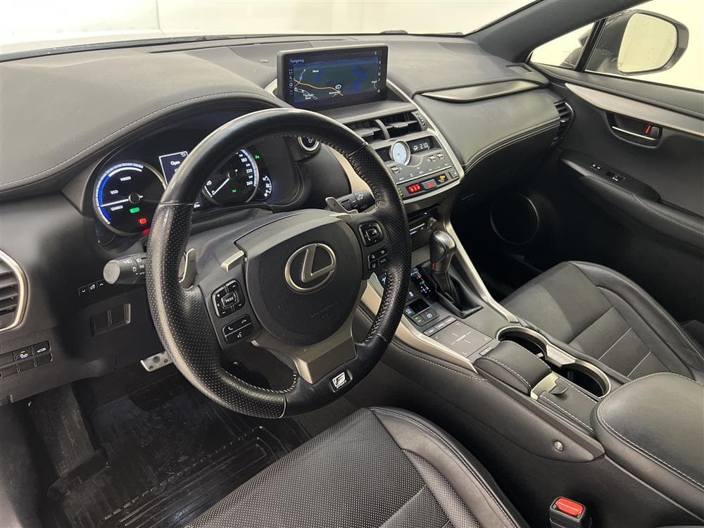 Lexus NX 300h 2.5 E-CVT 197hk AWD F Sport Skinn Navi B-Kaminteriör