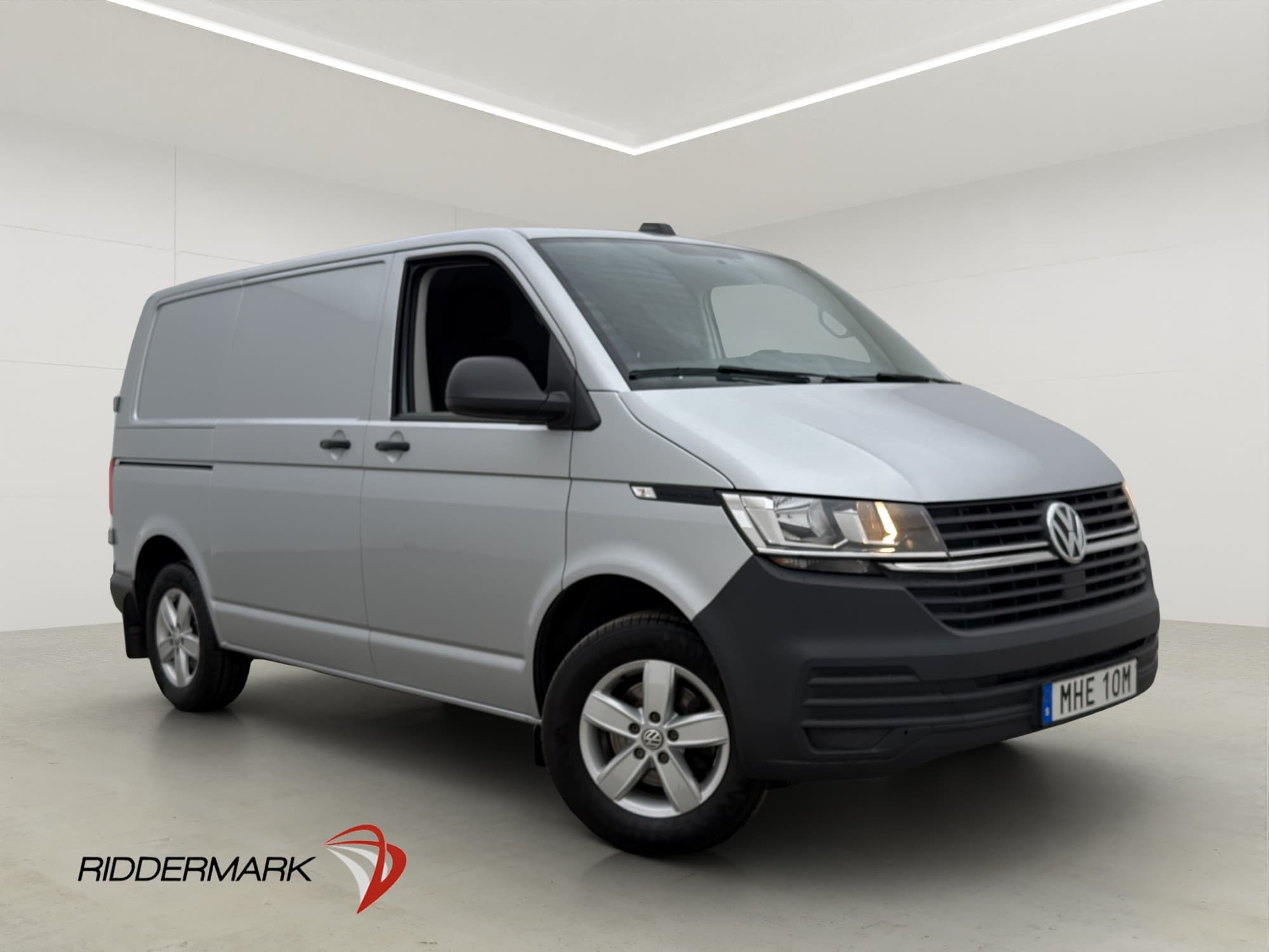 Volkswagen Transporter 150hk Värmare PDC Drag CARPLAY Moms