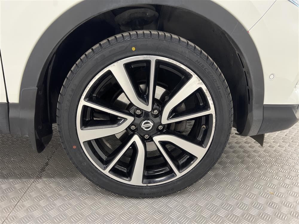 Nissan Qashqai 1.3 DIG-T 160hk 360° Navi H-skinn Leasbar