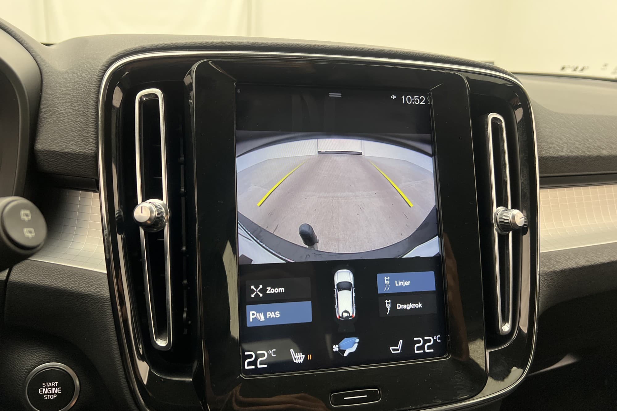Volvo XC40 T5 AWD Momentum VOC Värmare Skinn Drag Kamera