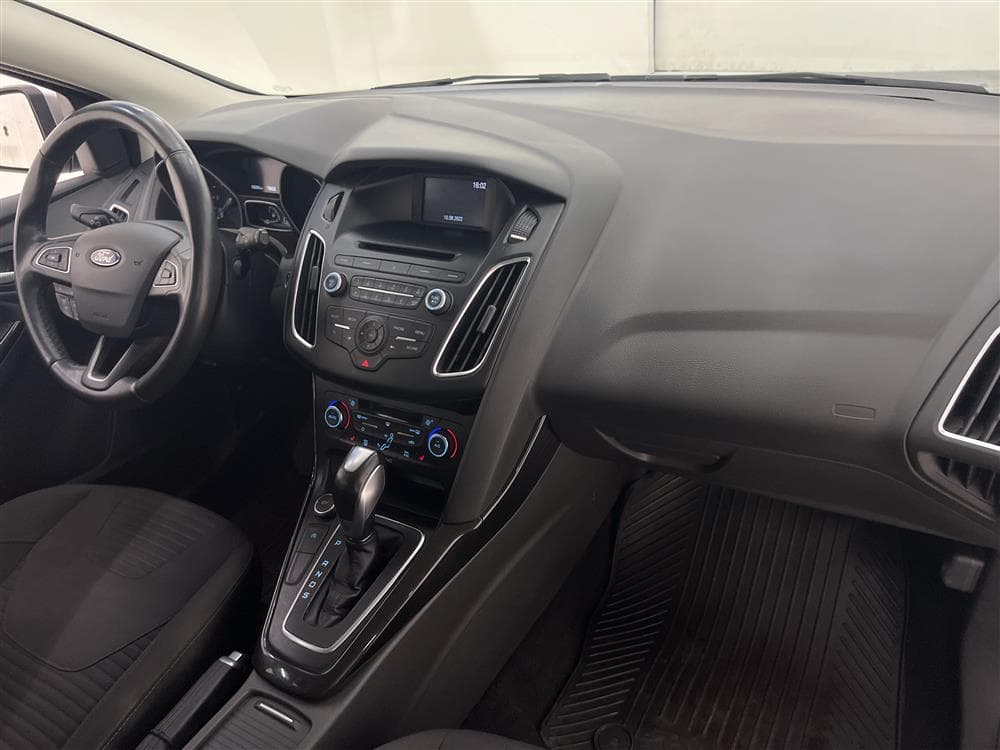 Ford Focus 1.5 TDCi 120hk Välservad Låg Skatt 0,38L/mil interiör