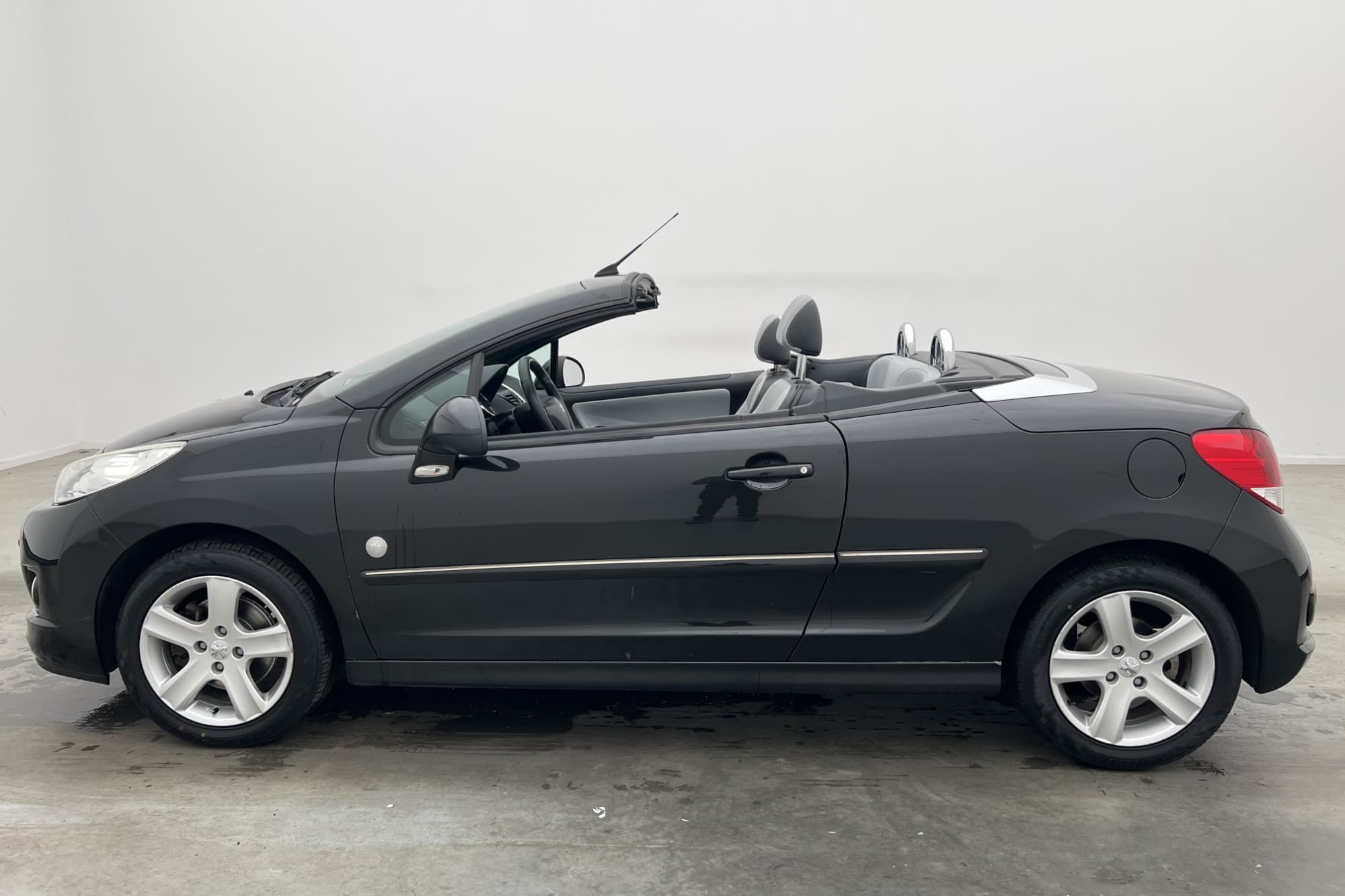 Peugeot 207 CC 1.6 VTI 120hk Farthållare Skinnklädsel 