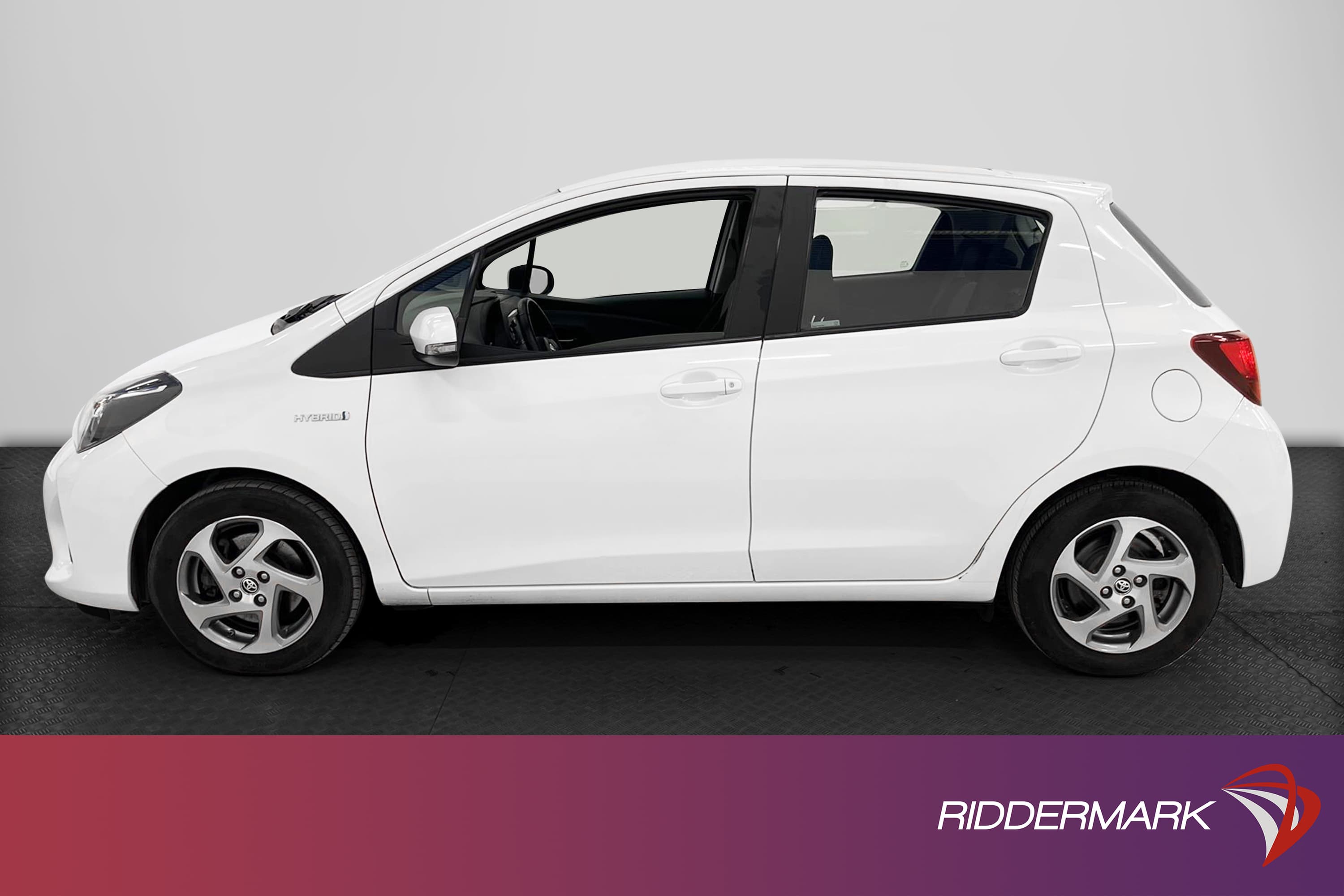 Toyota Yaris Hybrid e-CVT 101hk 2 Brukare B-Kam 360kr Skatt