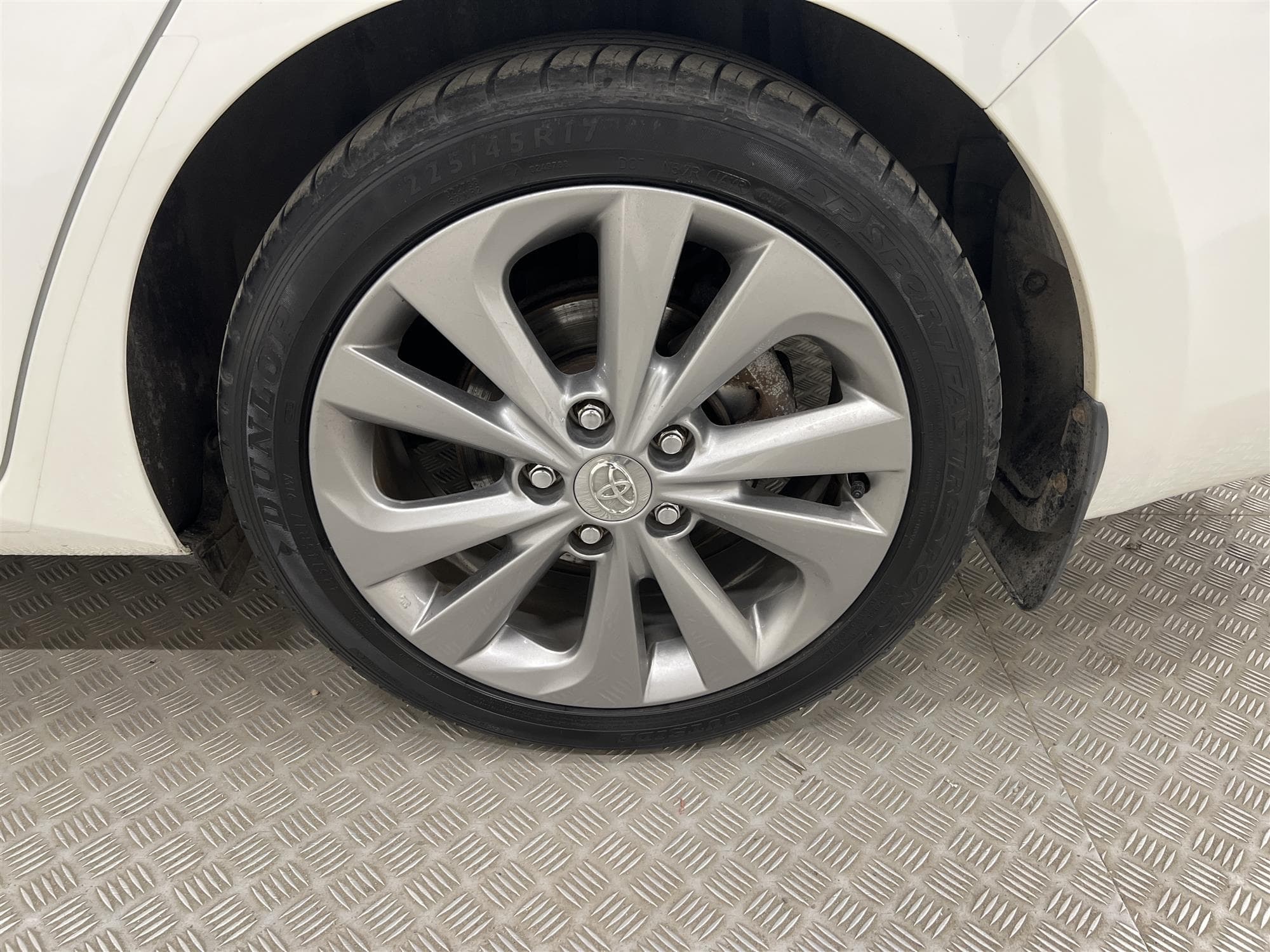 Toyota Auris Hybrid e-CVT 136hk Navi Pano B-Kam 0,40L/mil