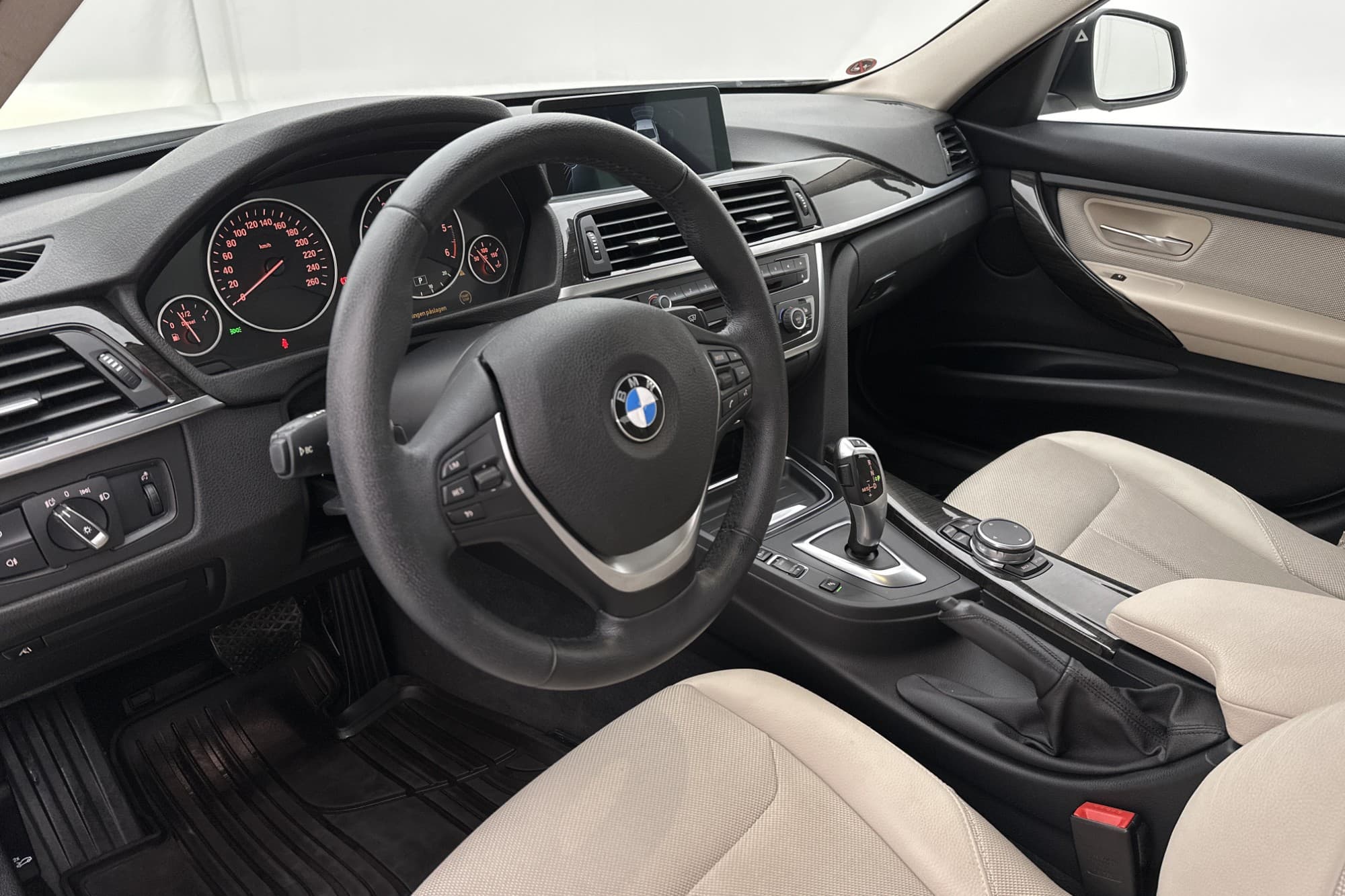 BMW 320 d xDrive 184hk Luxury Line Sensorer Navi LÅGMILAD