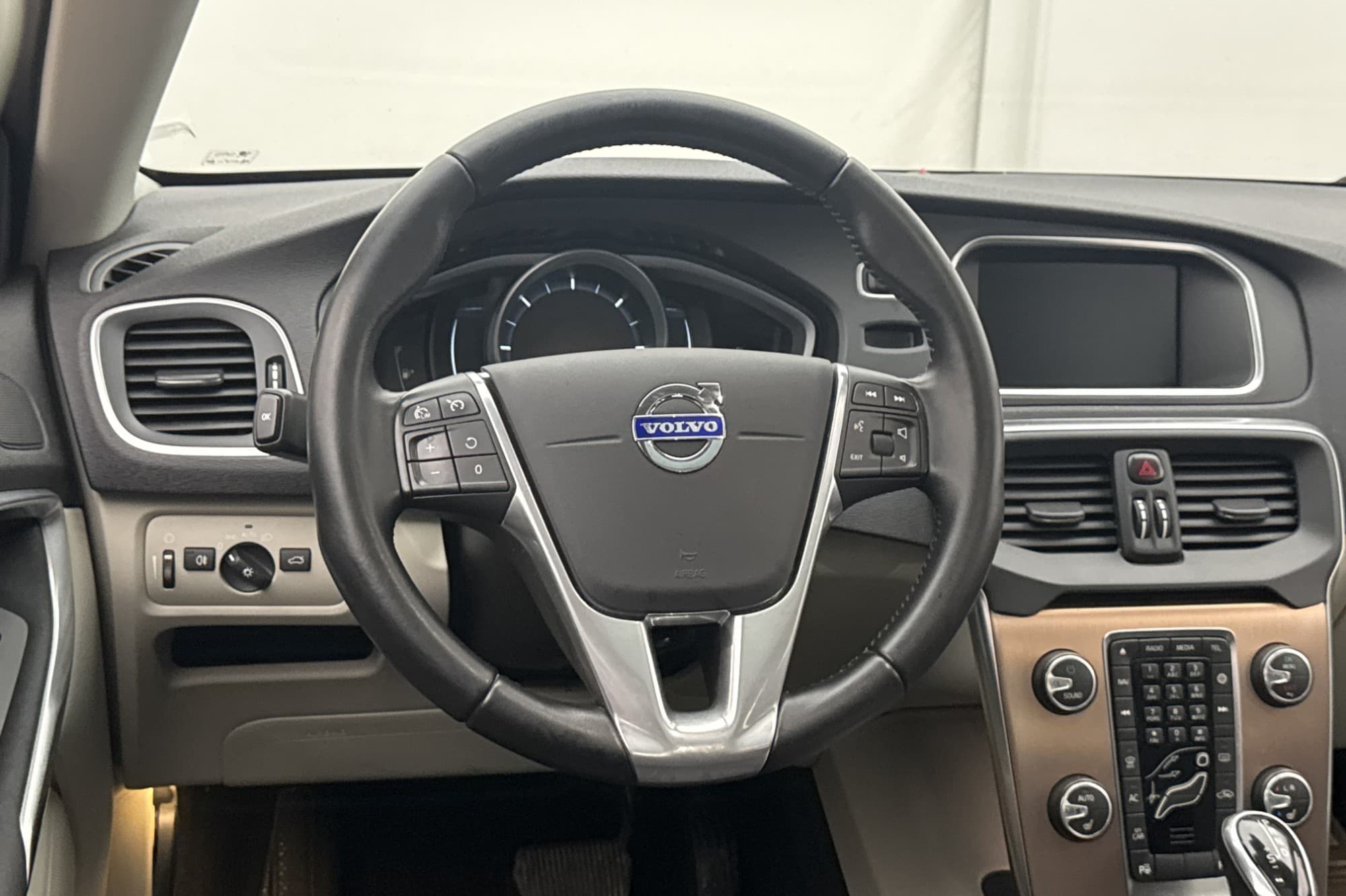 Volvo V40 Cross Country D2 Momentum VOC Värmare GPS Dragkrok