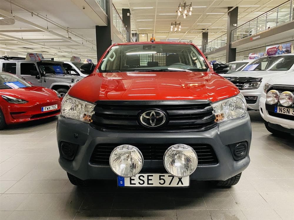 Toyota Hilux 2.4 D 4WD 150hk Eu6 Diff Drag M-värmare Moms