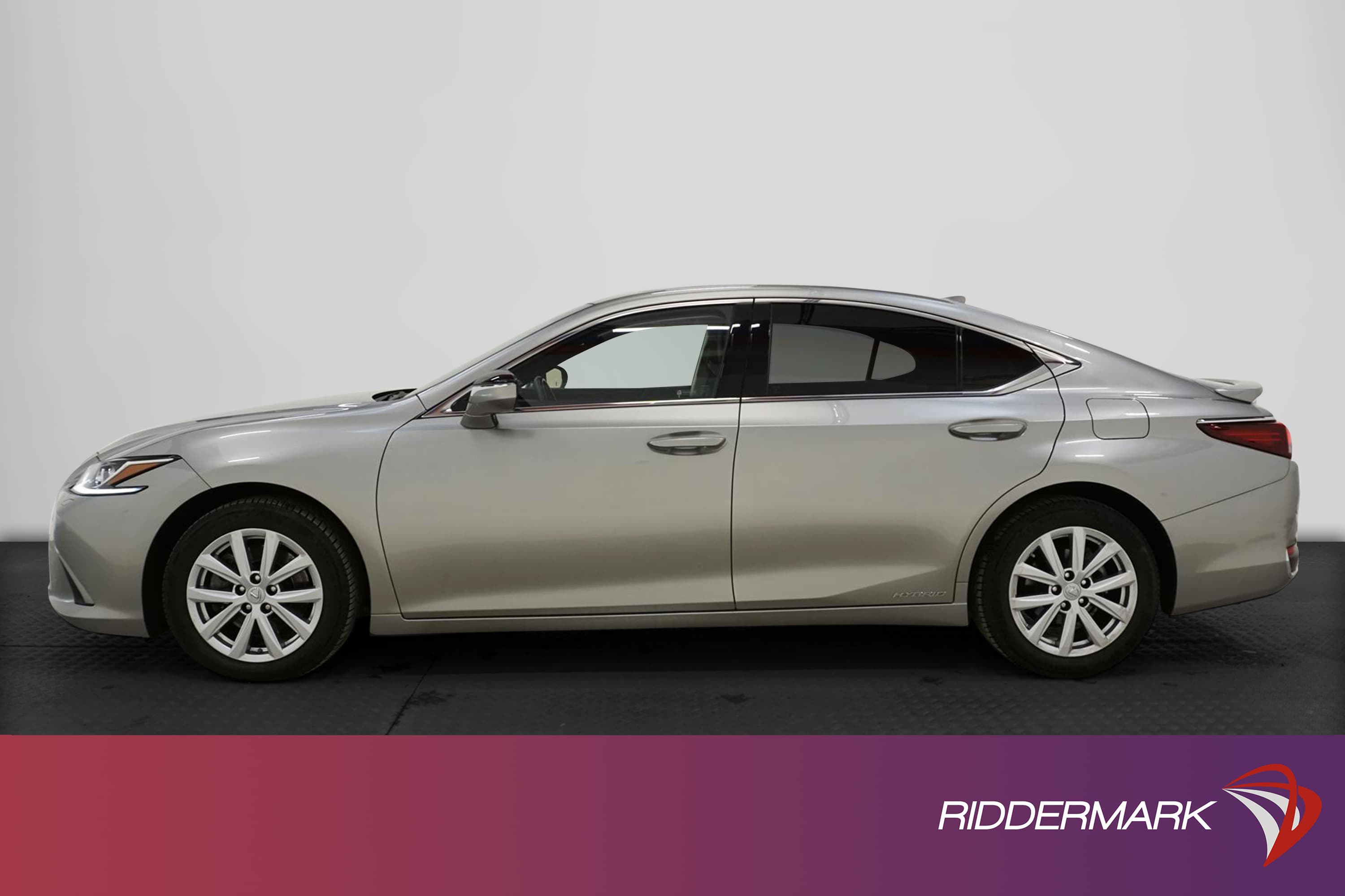 Lexus ES 300h 2.5 E-CVT 218hk