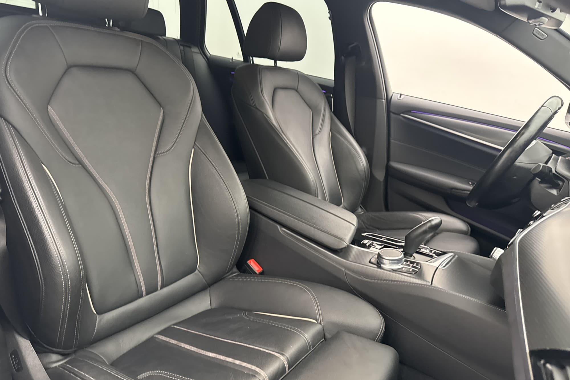 BMW 520 d xDrive Touring M Sport Drag Värmare Cockpit Skinn
