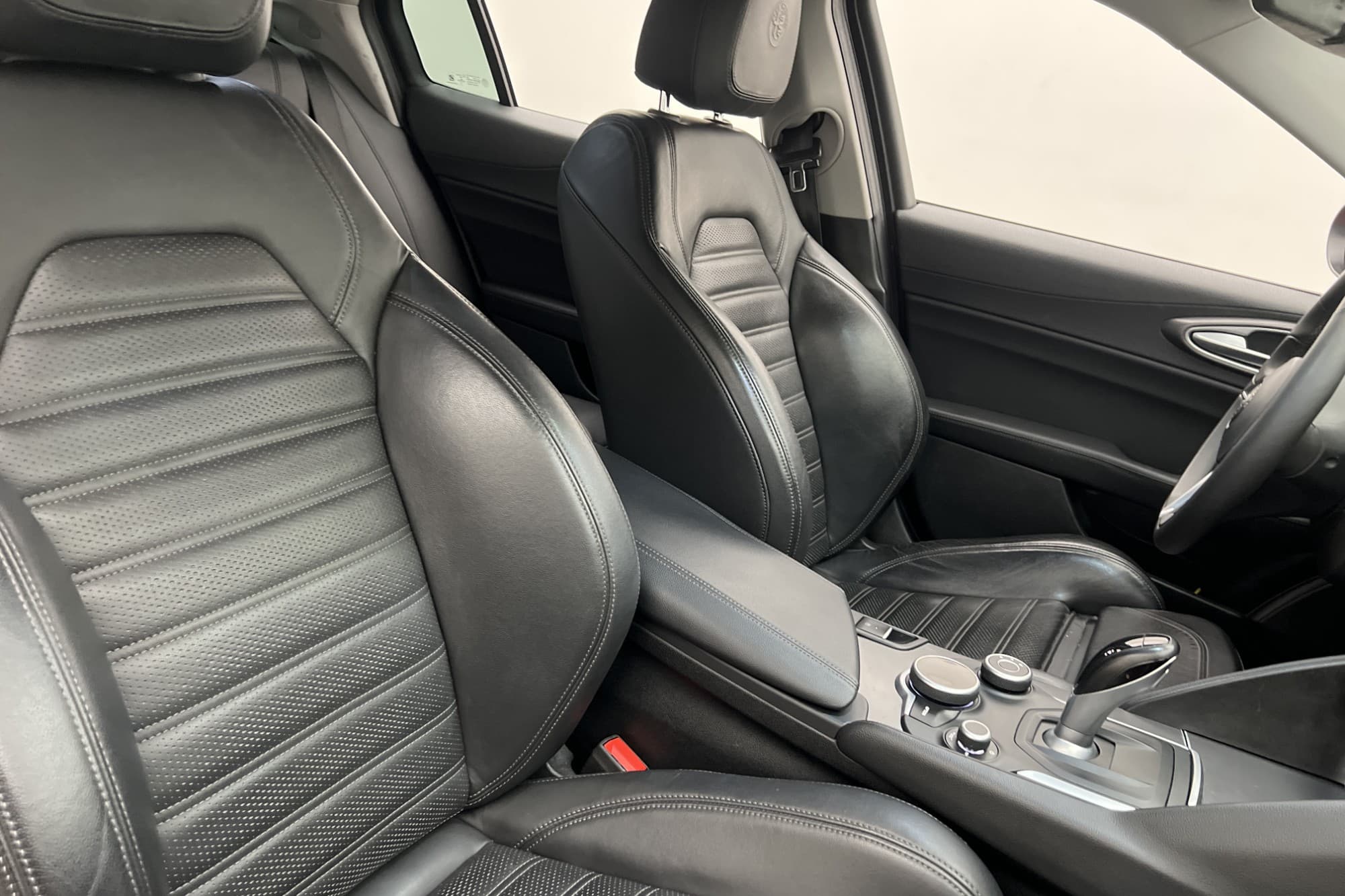 Alfa Romeo Giulia 2.2 Q4 210hk Veloce Skinn Navi Rattvärme