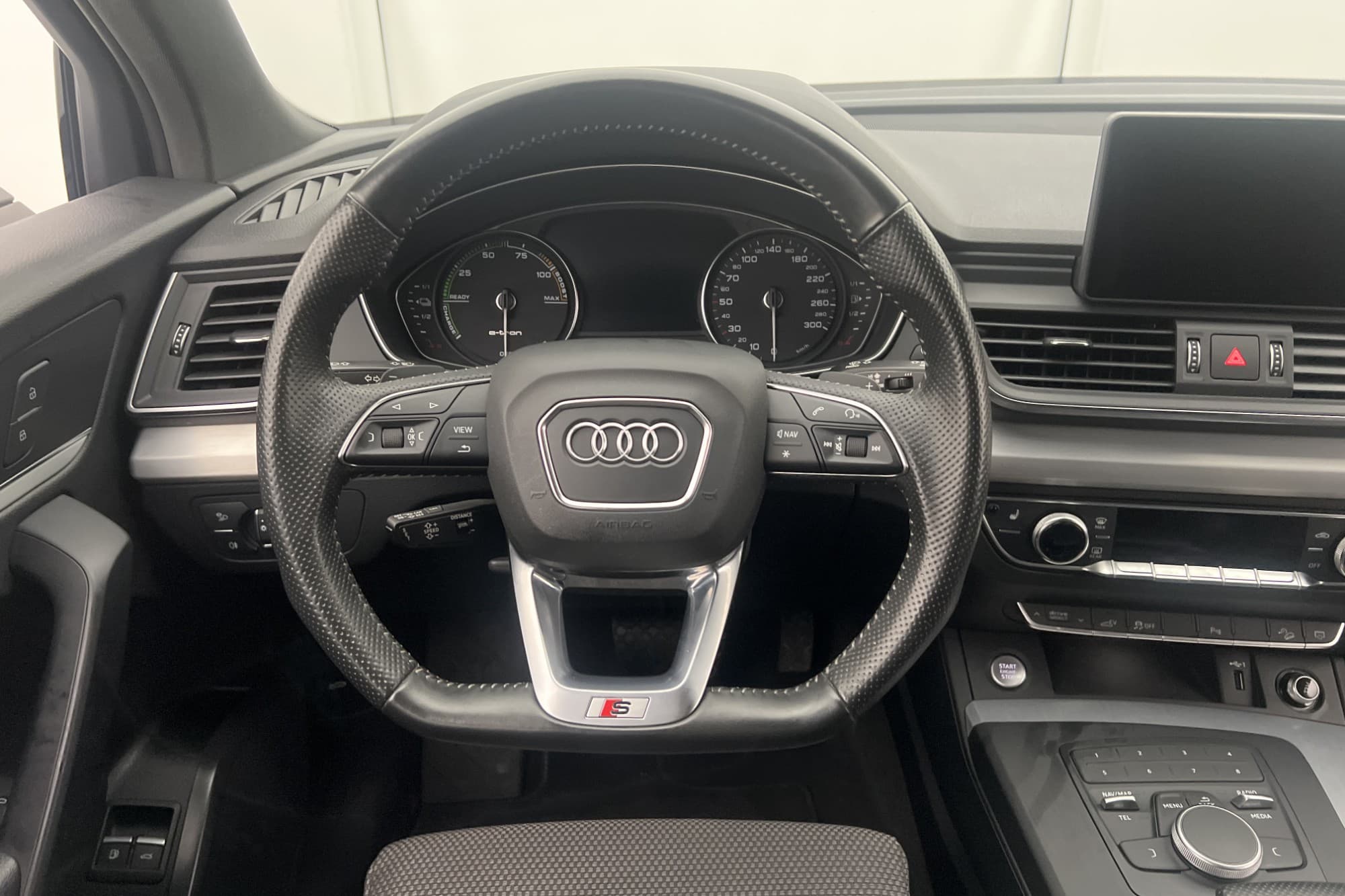 Audi Q5 55 TFSI e Quattro 367hk S-Line Halvskinn Drag MOMS