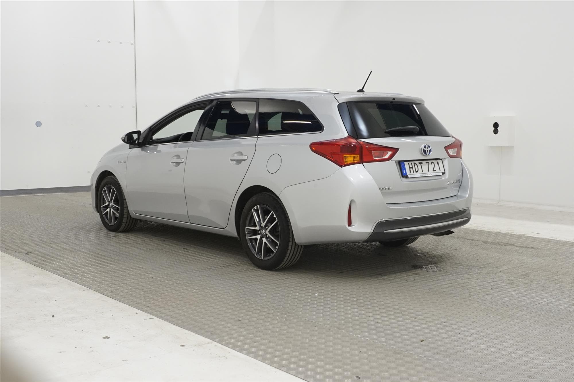 Toyota Auris Hybrid e-CVT 136hk 2 Brukare B-Kam