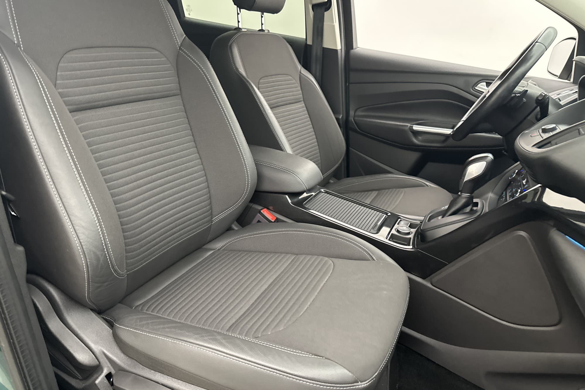 Ford Kuga TDCi AWD 180hk Titanium Kamera Halvskinn CarPlay