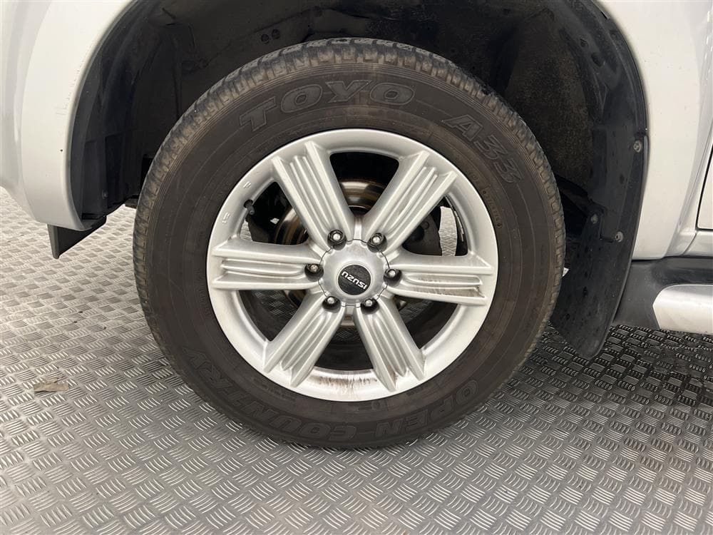Isuzu D-MAX 1.9 DDI 4WD Automat Kamera Dragkrok Moms interiör
