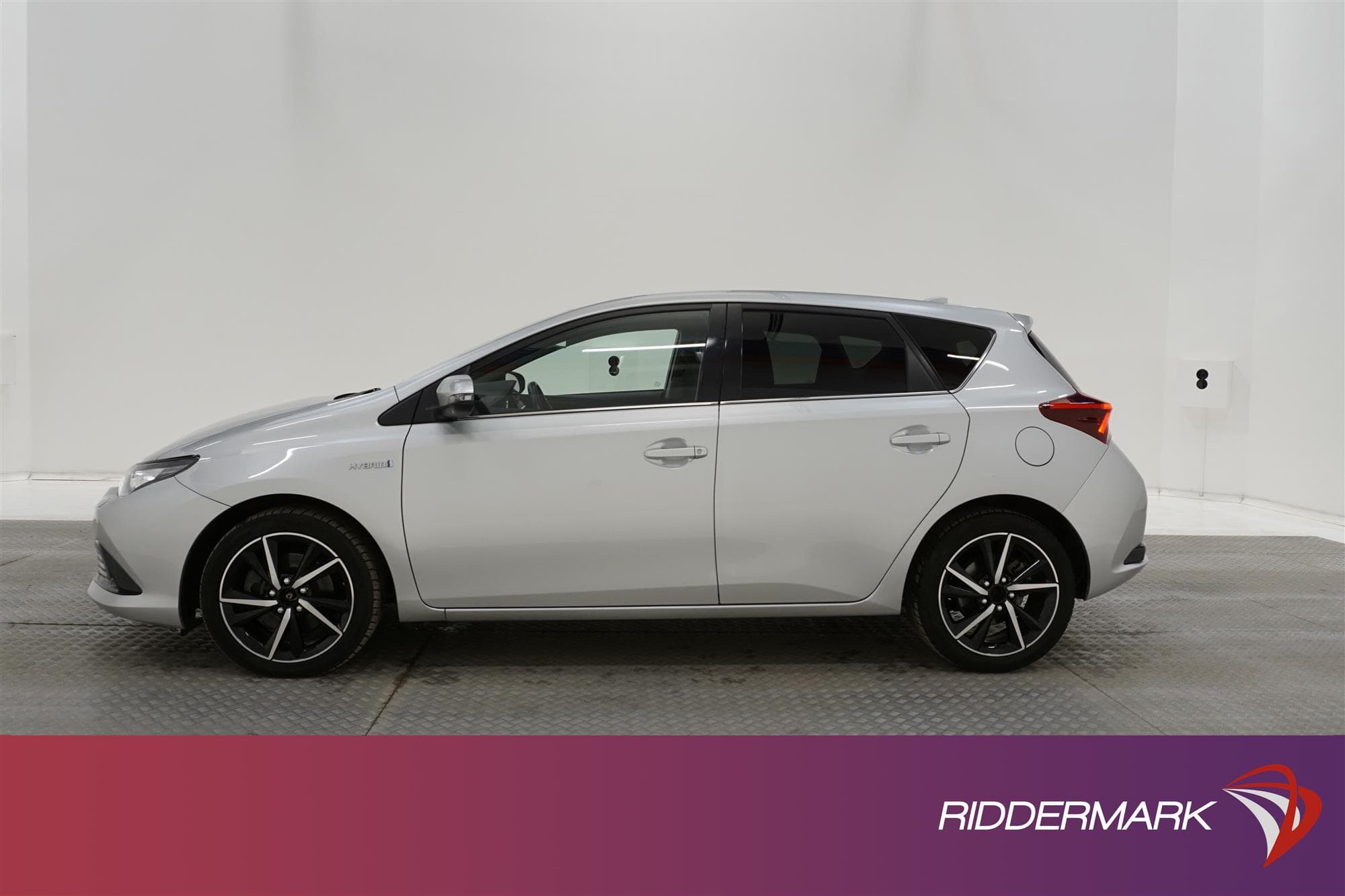 Toyota Auris Hybrid e-CVT 136hk