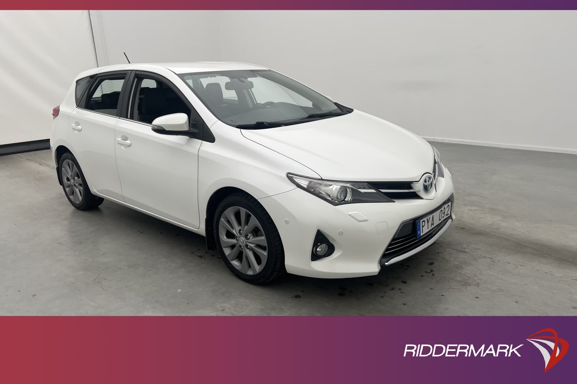 Toyota Auris Hybrid e-CVT 136hk