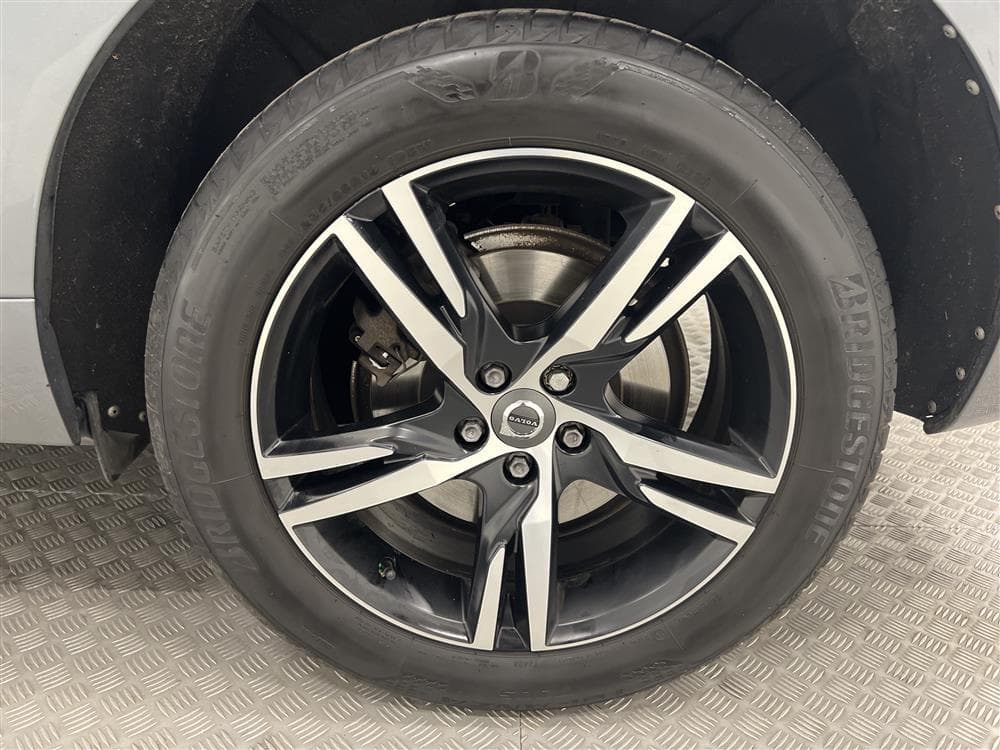 Volvo XC60 D4 AWD 190hk R-Design VOC Värmare 360° Navi Drag