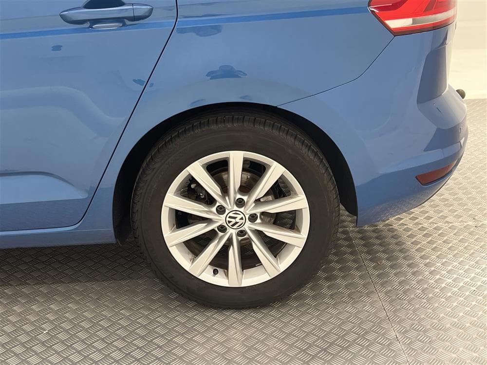 Volkswagen Touran 110hk 7-sits Backkamera Drag 2-Brukareinteriör