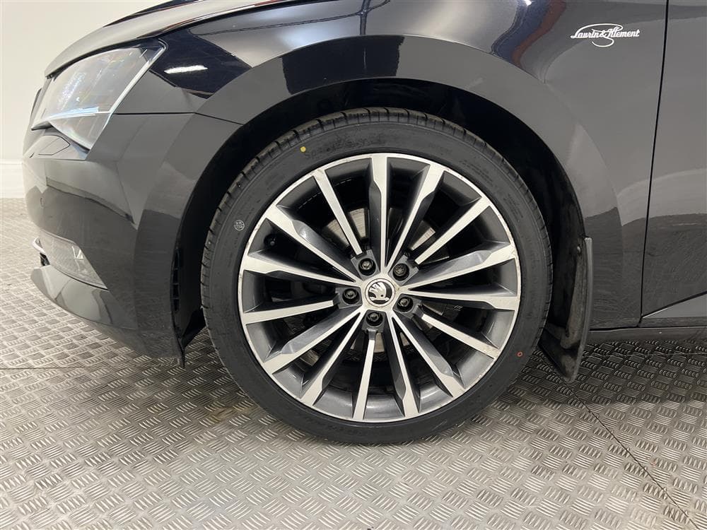 Skoda Superb 2.0 TDI Kombi 190hk L&K Pano Navi D-Värm Skinn