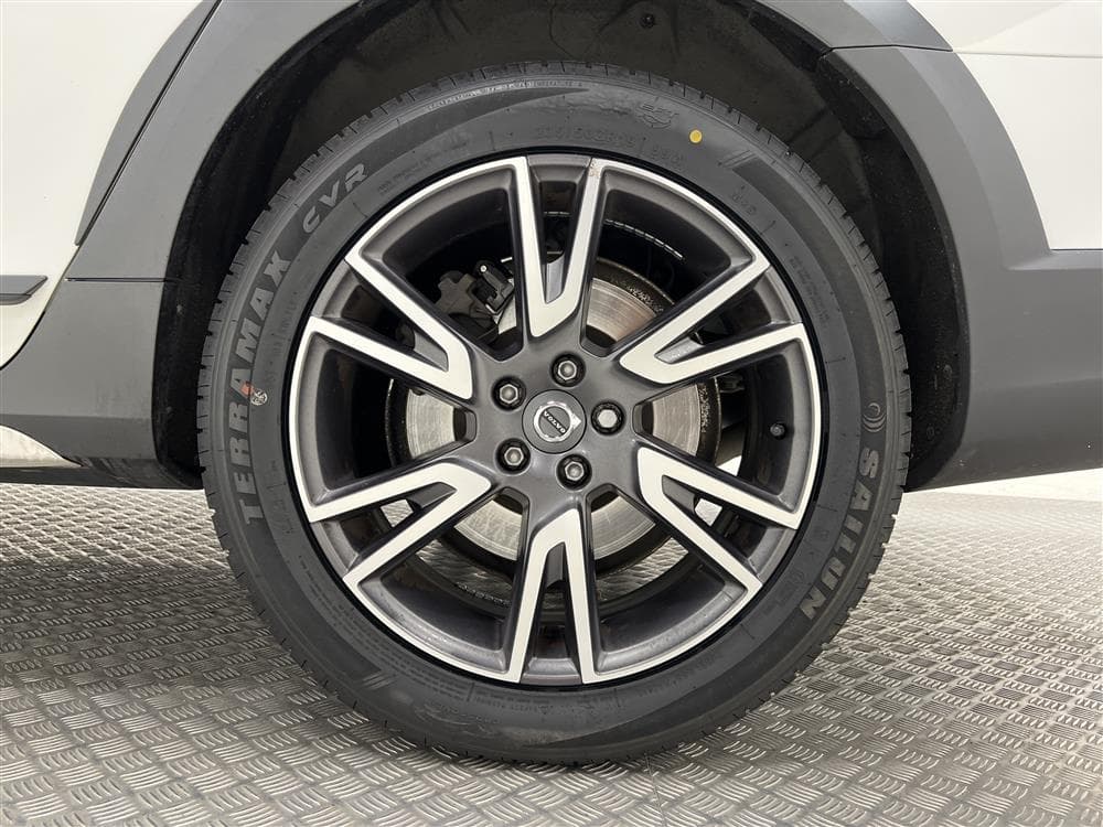 Volvo V90 D4 Cross Country AWD VOC D-värm Pano H/K Bkam Momsinteriör