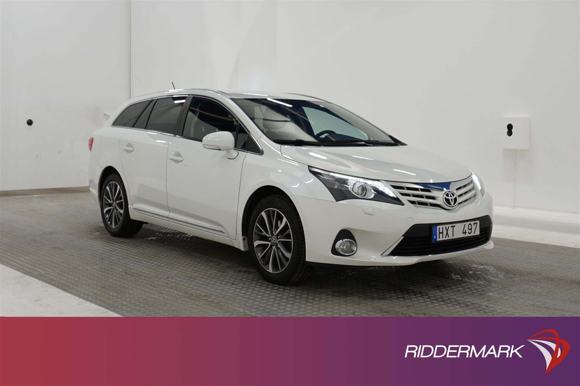 Toyota Avensis Kombi  2.0 152hk Navi B-Kamera Låg Skatt 