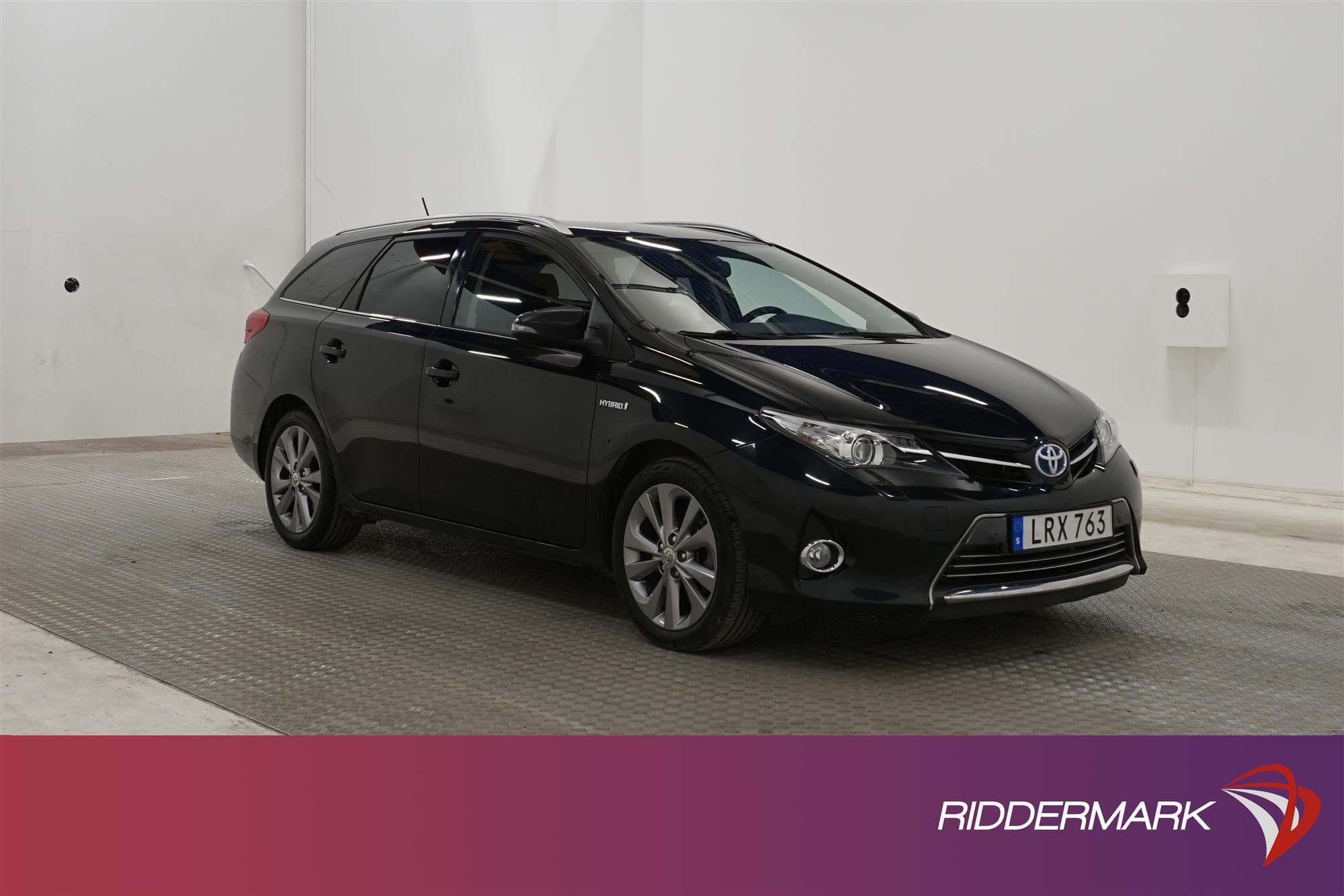 Toyota Auris Hybrid e-CVT 136hk