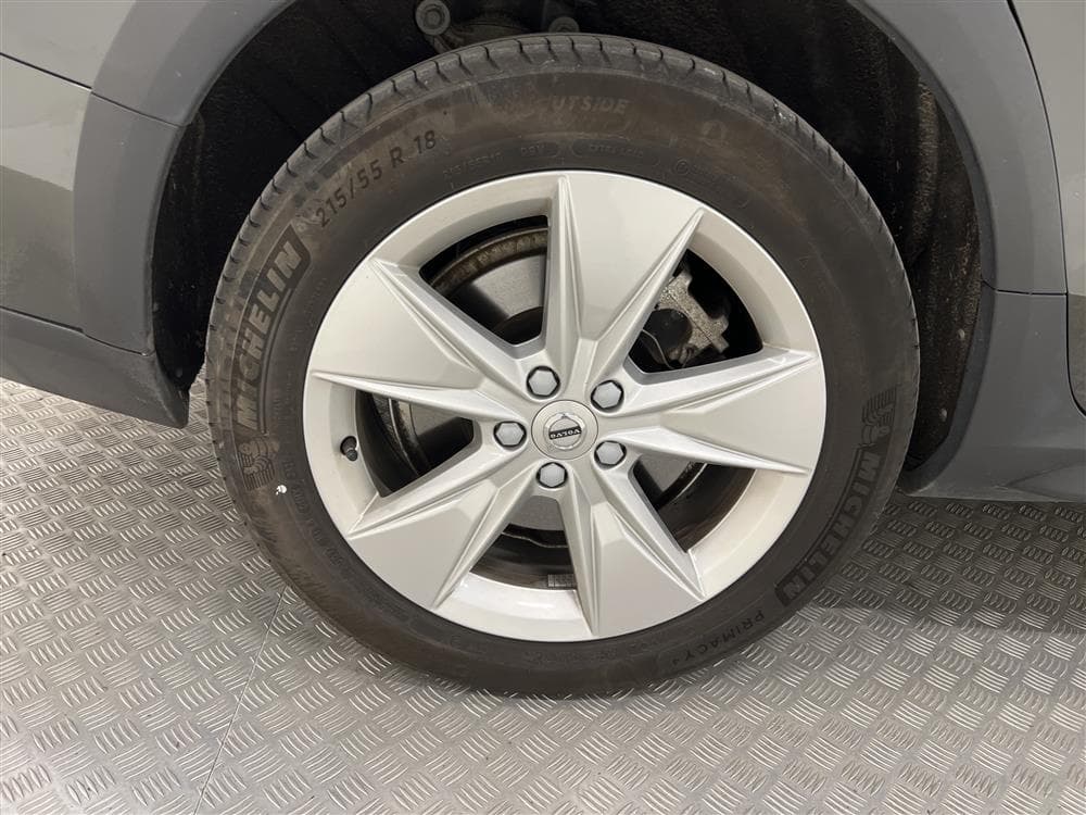 Volvo V60 B4 Cross Country AWD Momentum GPS H/K Kamera Drag