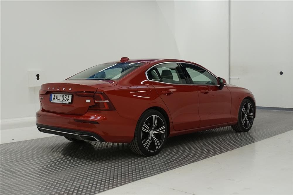 Volvo S60 T8 AWD TwEn 392hk Inscription Backkamera Skinnexteriör