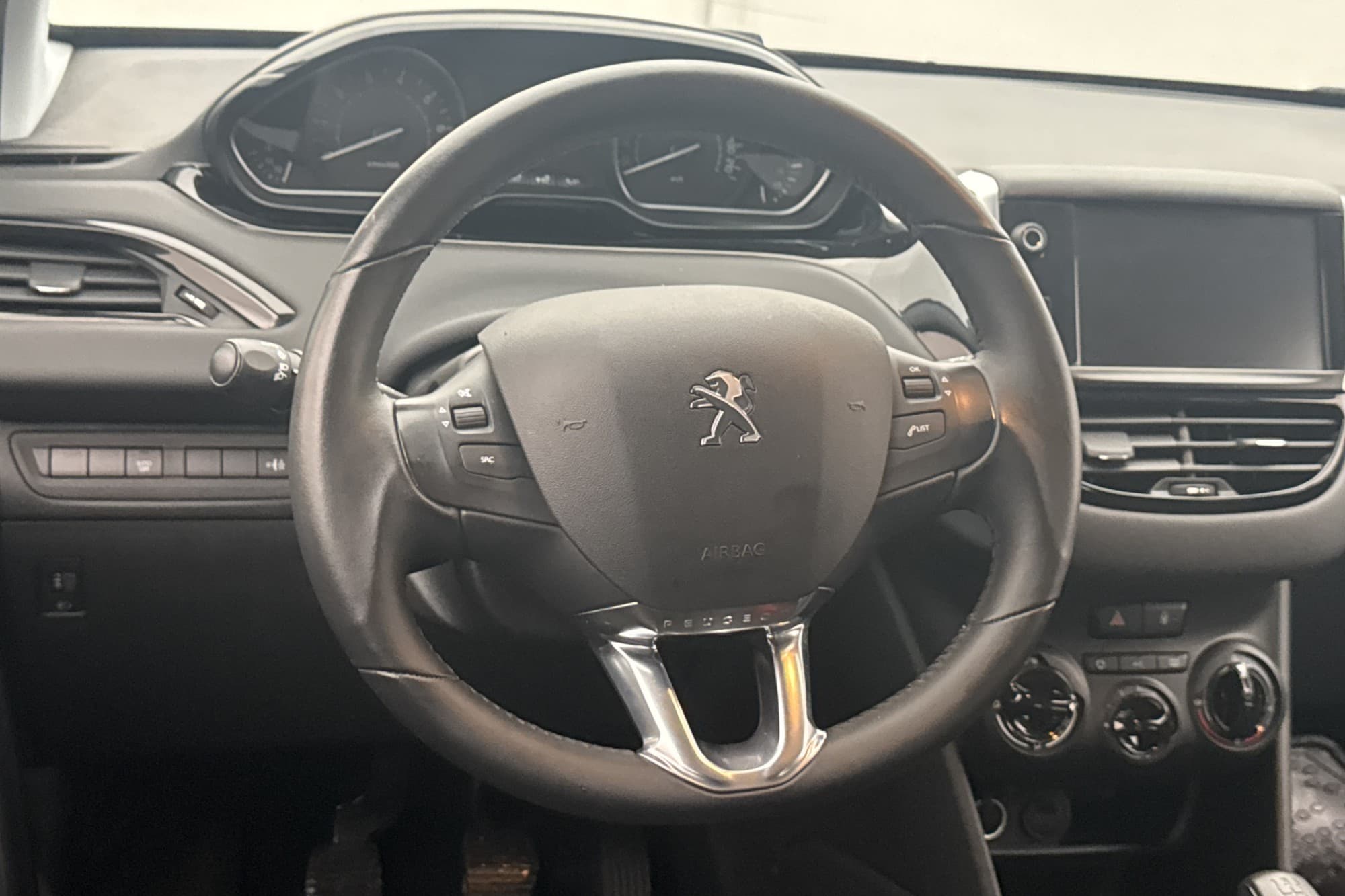 Peugeot 208 1.2 VTi 83hk M&K-Värmare Farthållare