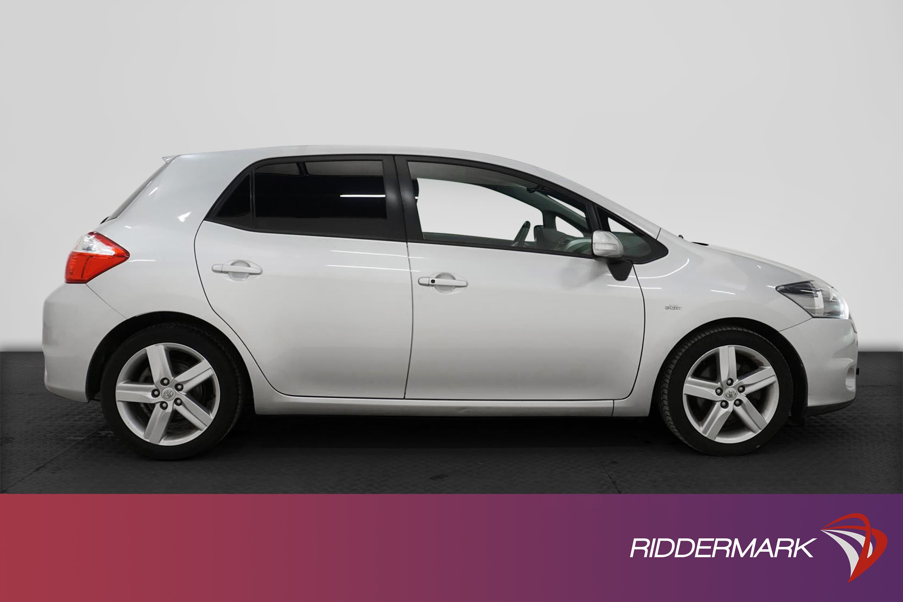 Toyota Auris  2.2 D-CAT 177hk 1 Bruk Navi Drag BKamera Skinn