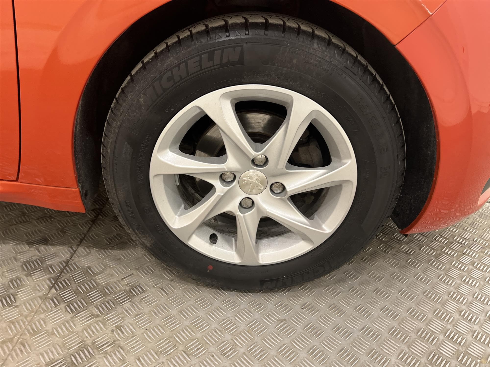 Peugeot 208 5-dörrar 1.2 82hk Låg Skatt 2-Brukare 0,45l/mil