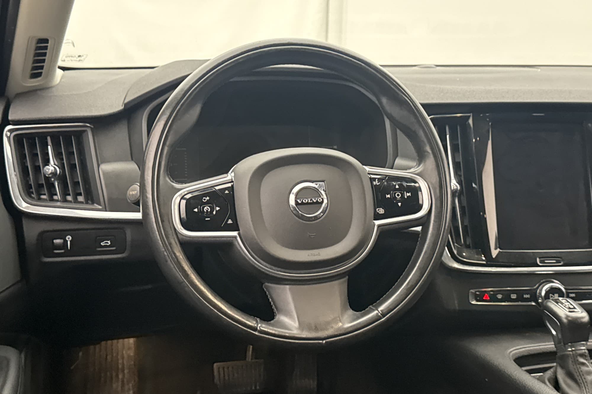 Volvo V90 D3 Business VOC Värmare Navi Dragkrok P-Sensorer