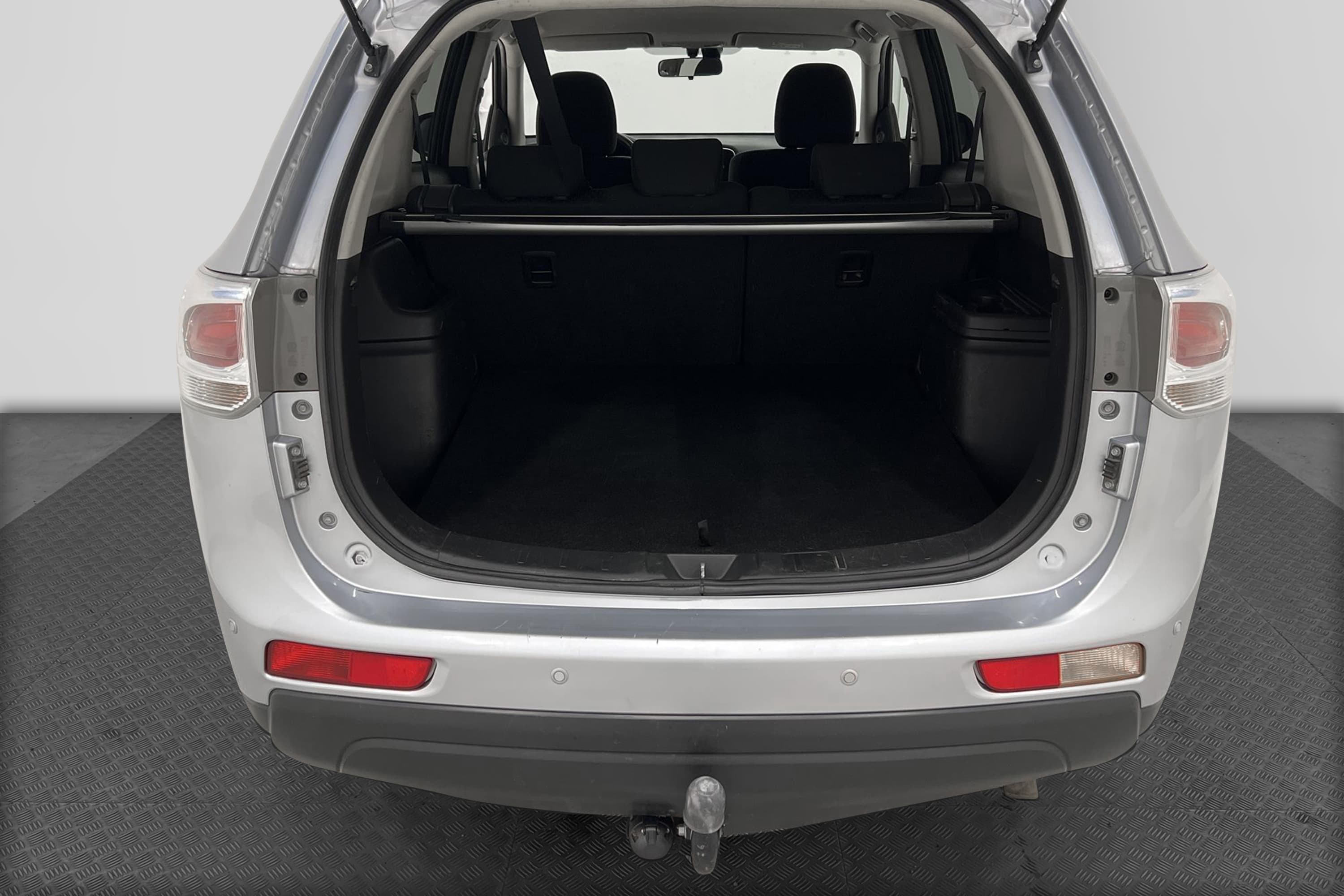 Mitsubishi Outlander 2.2 Di-D AWD M-Värm B-Kamera 0,54l/milinteriör
