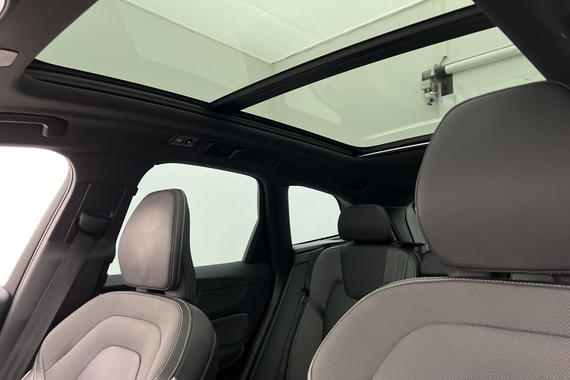 Volvo XC60 T6 AWD R-Design Pano VOC Värmare H/K Drag MOMS